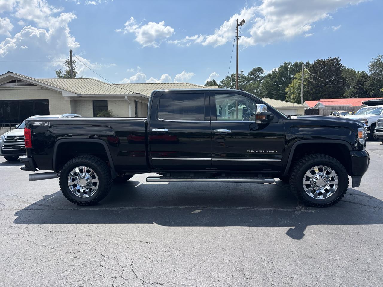 GMC Sierra 2500HD available WiFi 4WD Crew Cab 153.7" Denali 2015