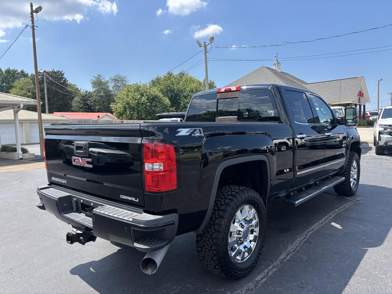 GMC Sierra 2500HD available WiFi 4WD Crew Cab 153.7" Denali 2015