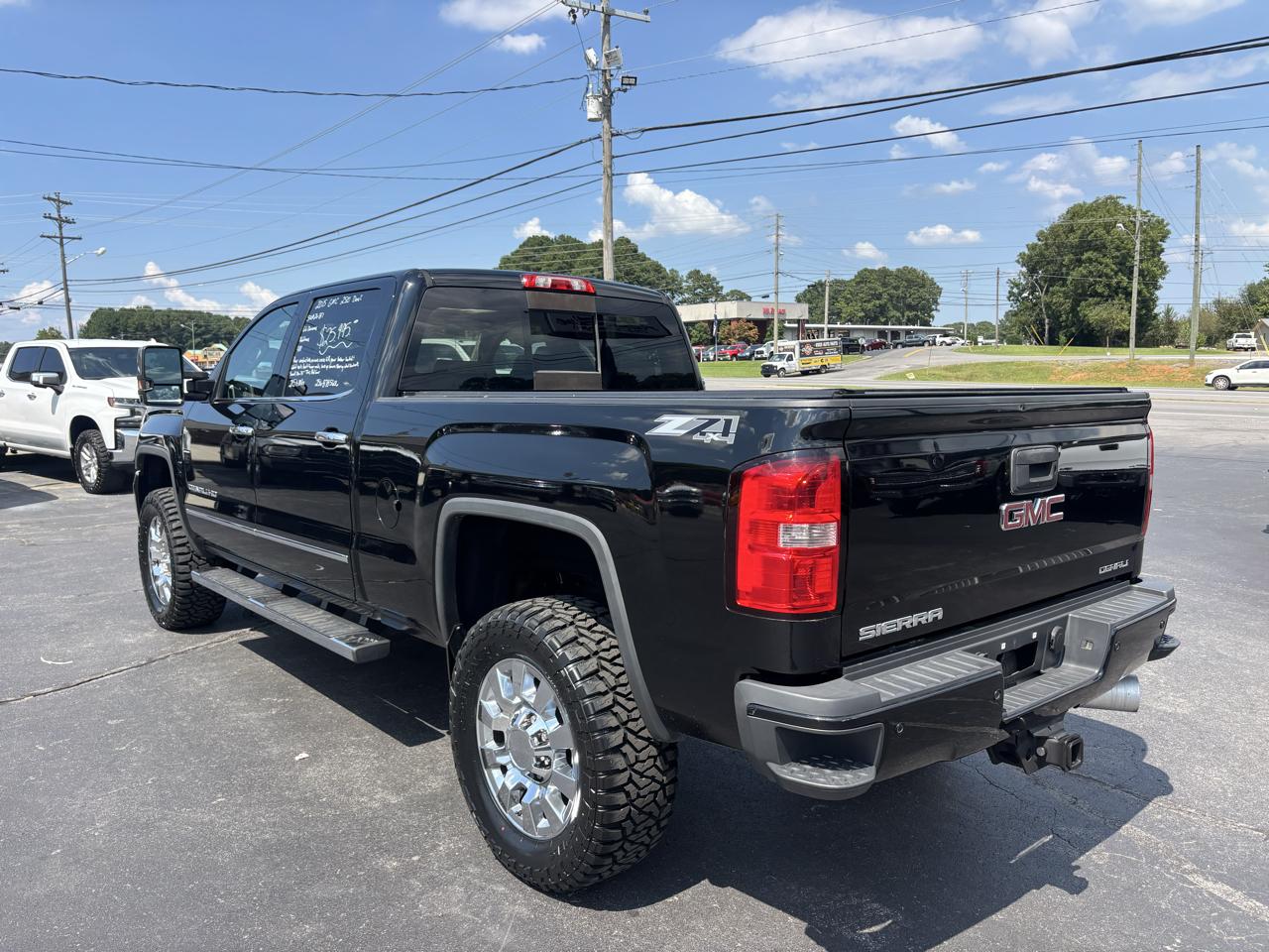 GMC Sierra 2500HD available WiFi 4WD Crew Cab 153.7" Denali 2015