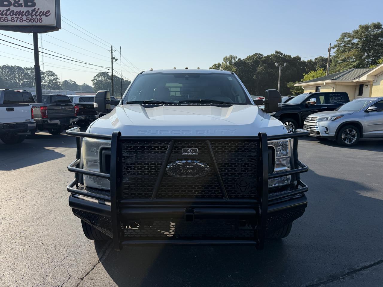 Ford Super Duty F-550 DRW XL 4WD Crew Cab 179" WB 60" CA 2022