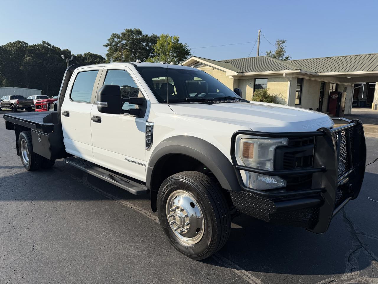 Ford Super Duty F-550 DRW XL 4WD Crew Cab 179" WB 60" CA 2022