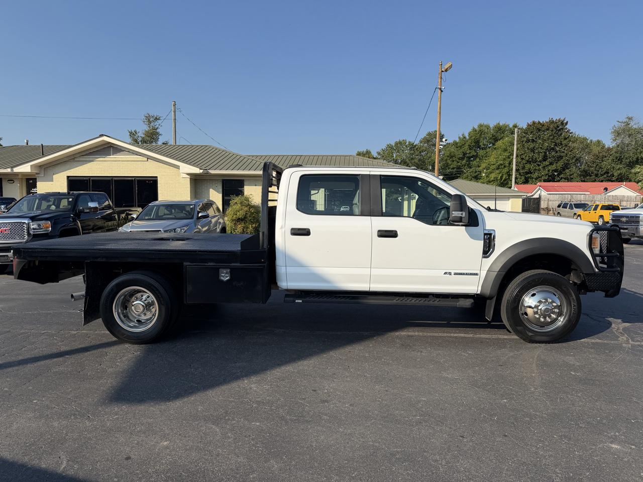 Ford Super Duty F-550 DRW XL 4WD Crew Cab 179" WB 60" CA 2022