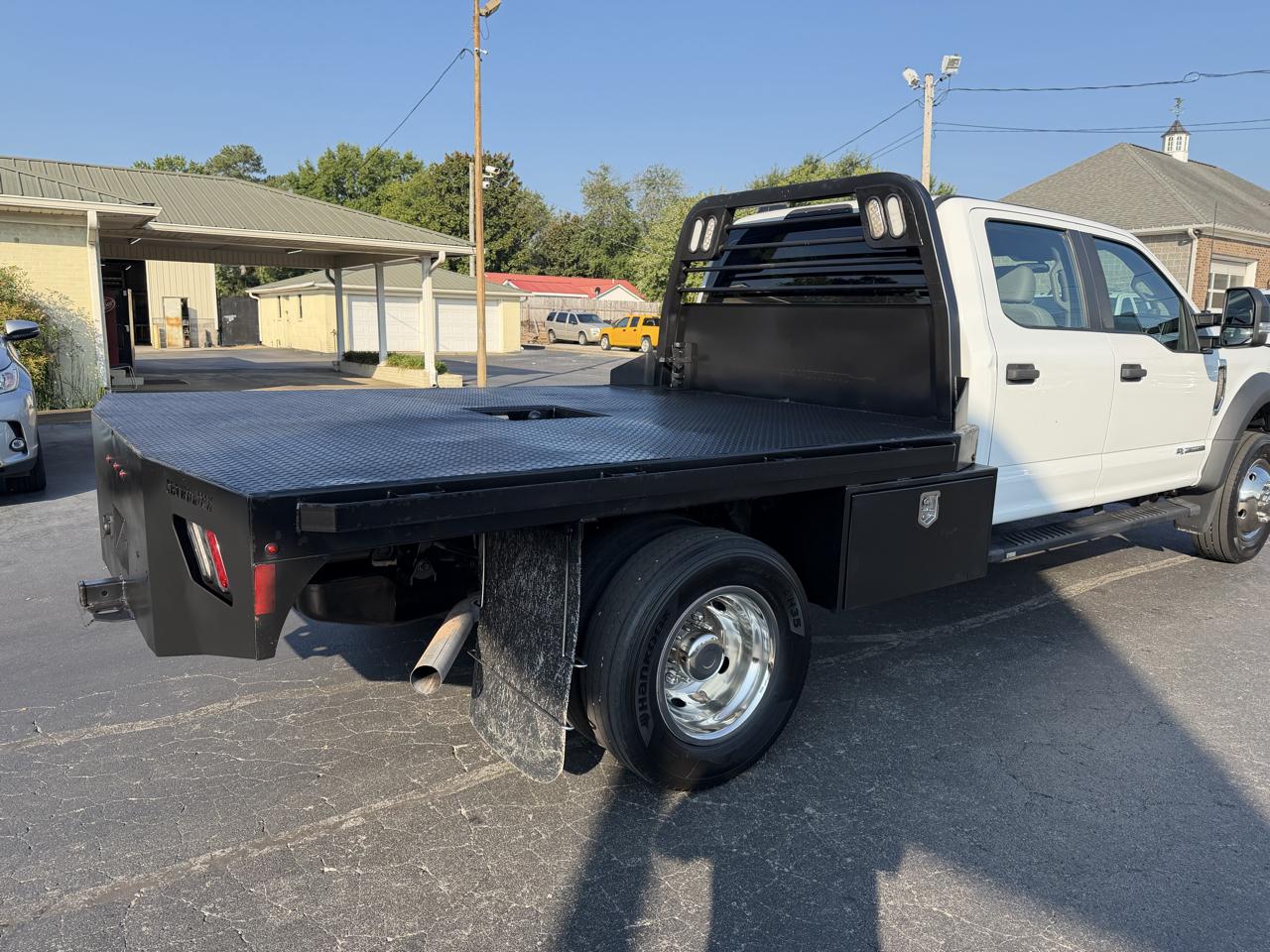 Ford Super Duty F-550 DRW XL 4WD Crew Cab 179" WB 60" CA 2022