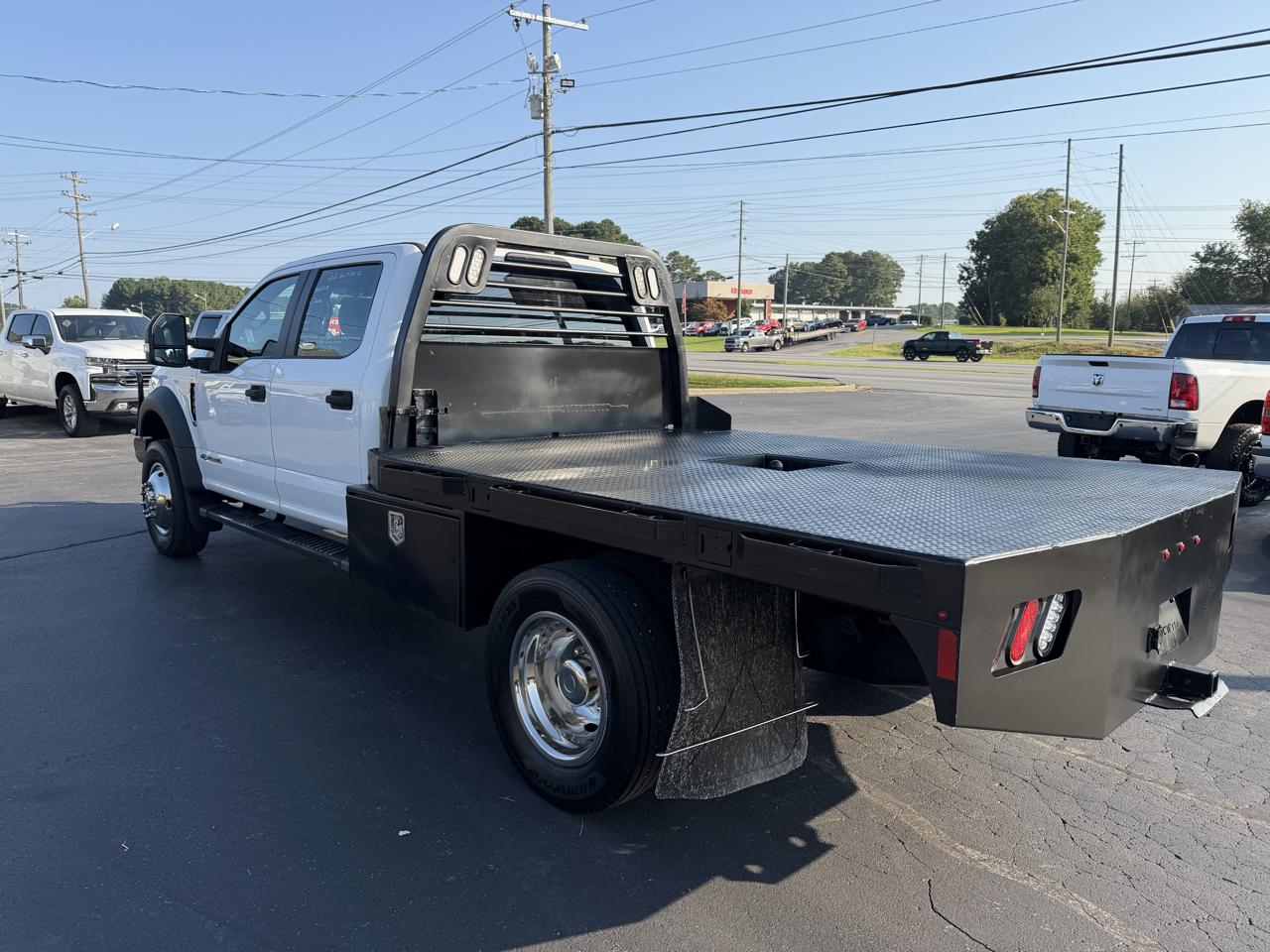 Ford Super Duty F-550 DRW XL 4WD Crew Cab 179" WB 60" CA 2022