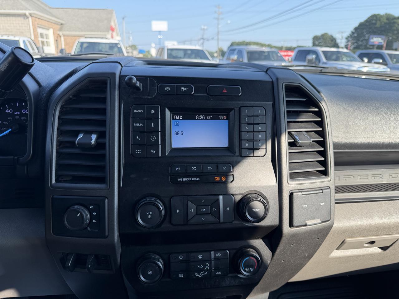 Ford Super Duty F-550 DRW XL 4WD Crew Cab 179" WB 60" CA 2022