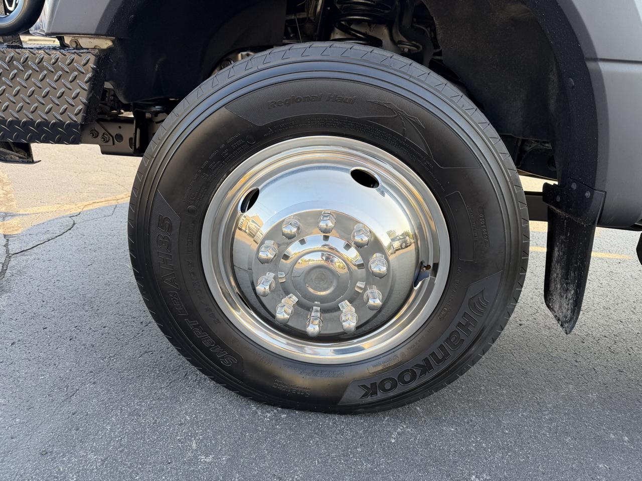 Ford Super Duty F-550 DRW XL 4WD Crew Cab 179" WB 60" CA 2022
