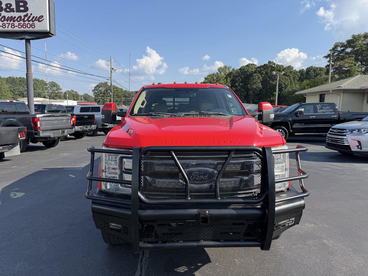 Ford Super Duty F-350 SRW Lariat 4WD Crew Cab 8' Box 2017