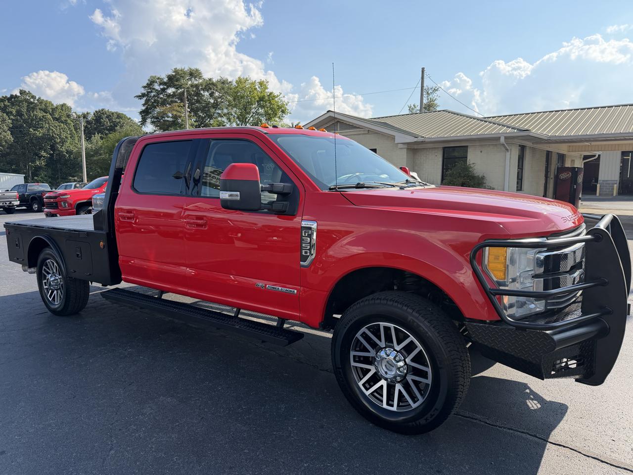 Ford Super Duty F-350 SRW Lariat 4WD Crew Cab 8' Box 2017