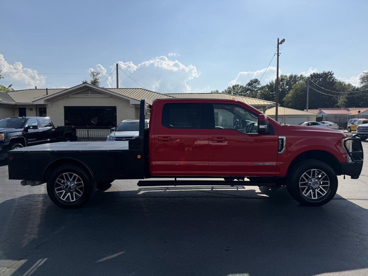 Ford Super Duty F-350 SRW Lariat 4WD Crew Cab 8' Box 2017