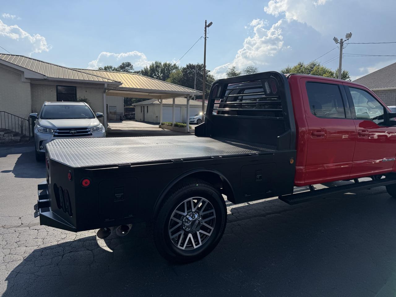 Ford Super Duty F-350 SRW Lariat 4WD Crew Cab 8' Box 2017