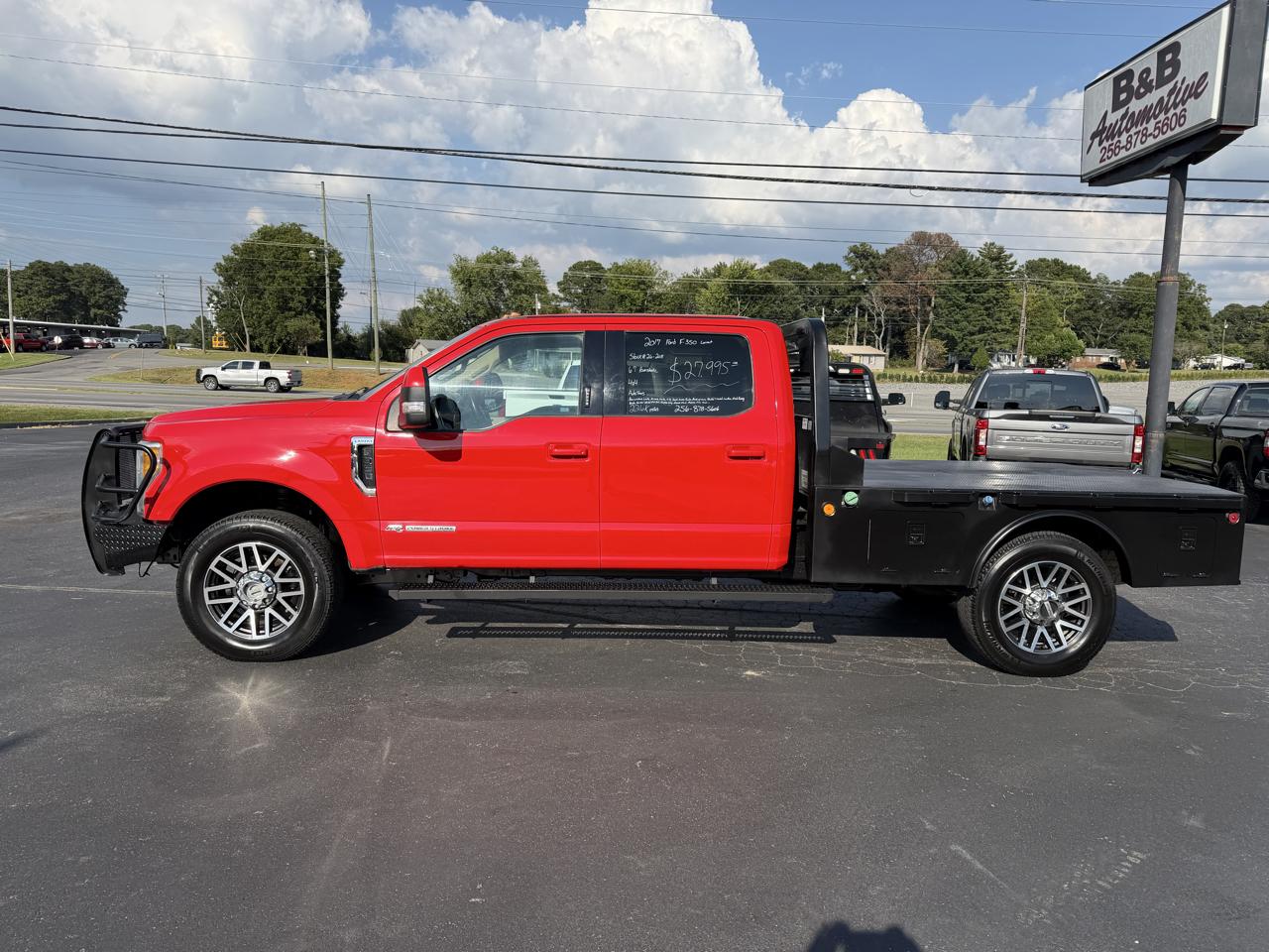 Ford Super Duty F-350 SRW Lariat 4WD Crew Cab 8' Box 2017