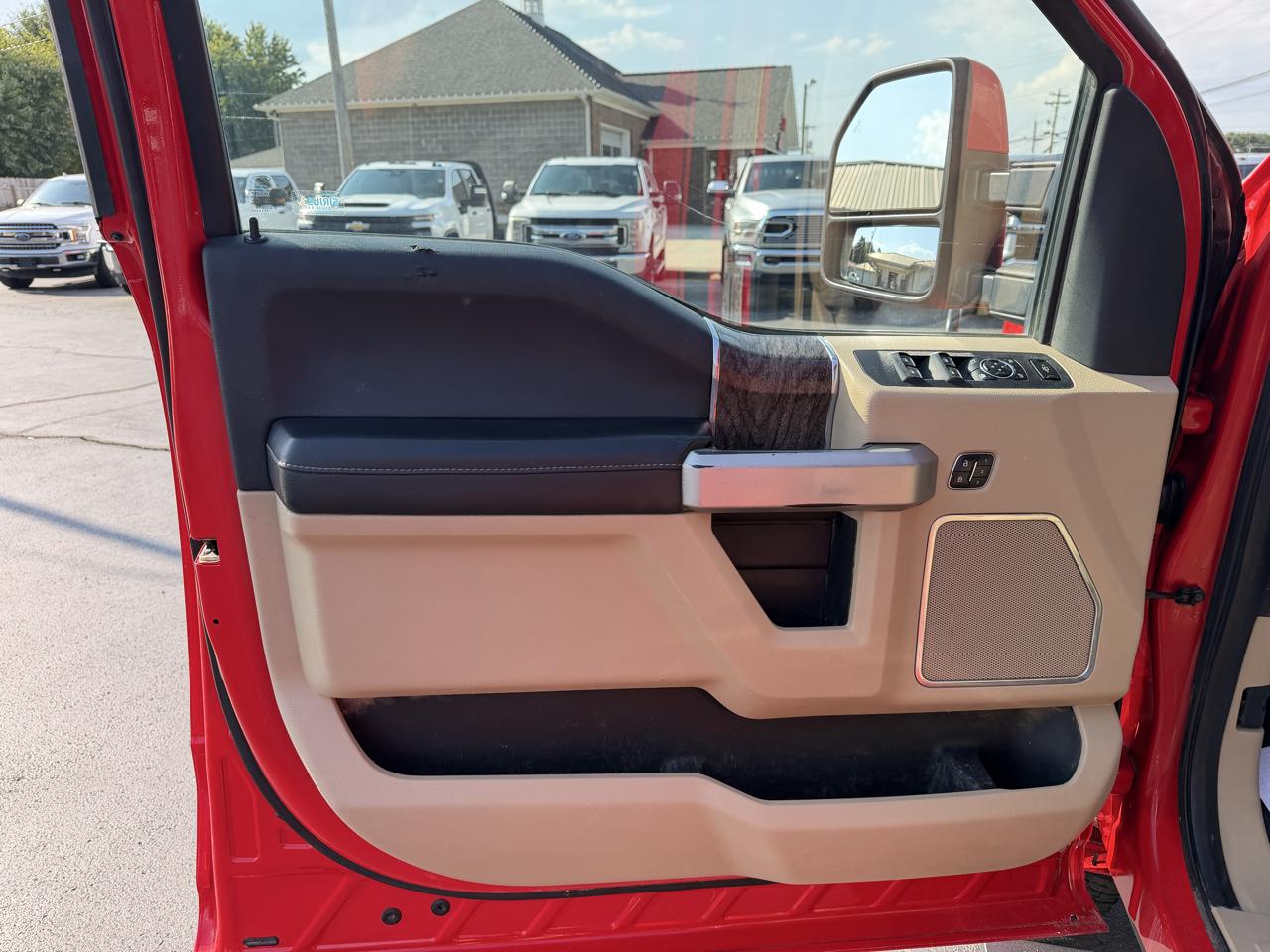 Ford Super Duty F-350 SRW Lariat 4WD Crew Cab 8' Box 2017