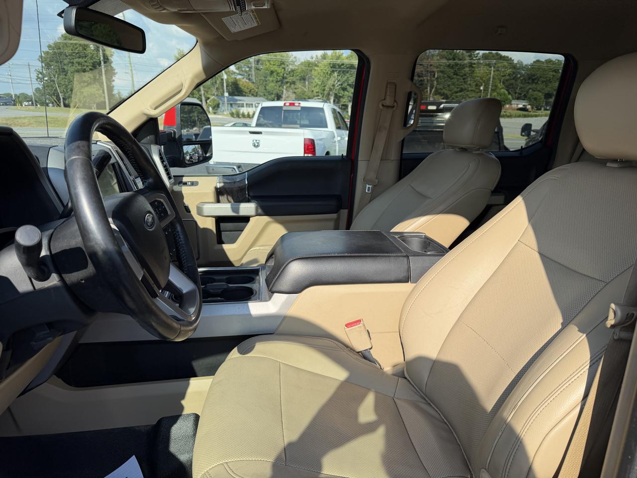 Ford Super Duty F-350 SRW Lariat 4WD Crew Cab 8' Box 2017