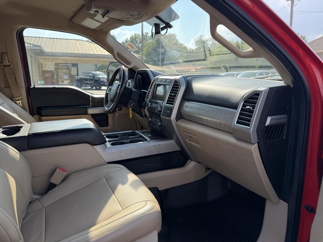 Ford Super Duty F-350 SRW Lariat 4WD Crew Cab 8' Box 2017