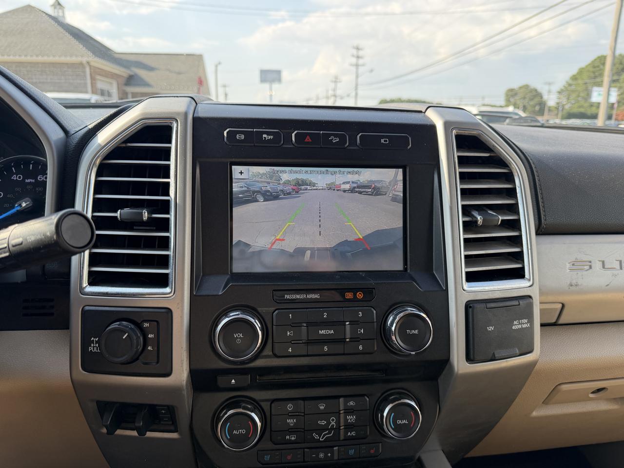 Ford Super Duty F-350 SRW Lariat 4WD Crew Cab 8' Box 2017