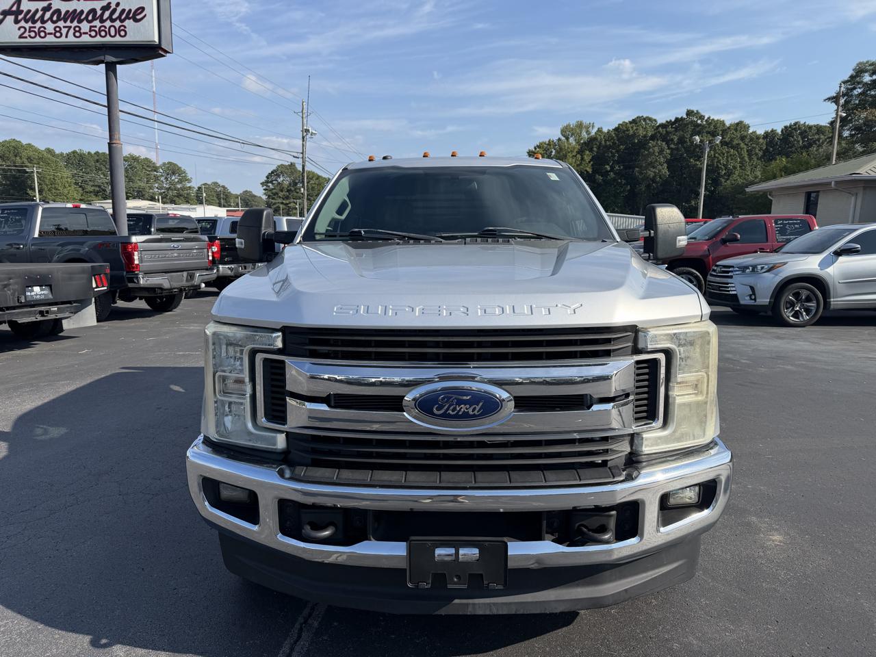 Ford Super Duty F-350 DRW XLT 4WD Crew Cab 8' Box 2018