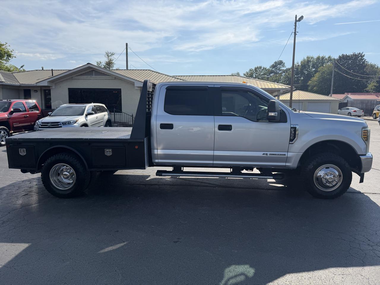 Ford Super Duty F-350 DRW XLT 4WD Crew Cab 8' Box 2018