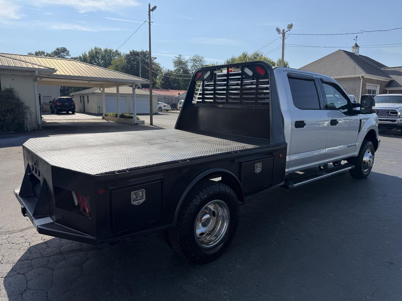 Ford Super Duty F-350 DRW XLT 4WD Crew Cab 8' Box 2018