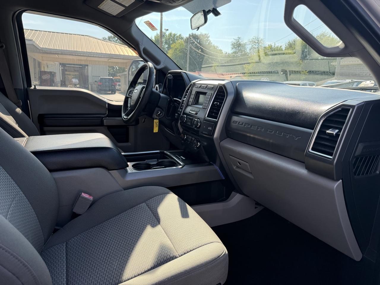 Ford Super Duty F-350 DRW XLT 4WD Crew Cab 8' Box 2018