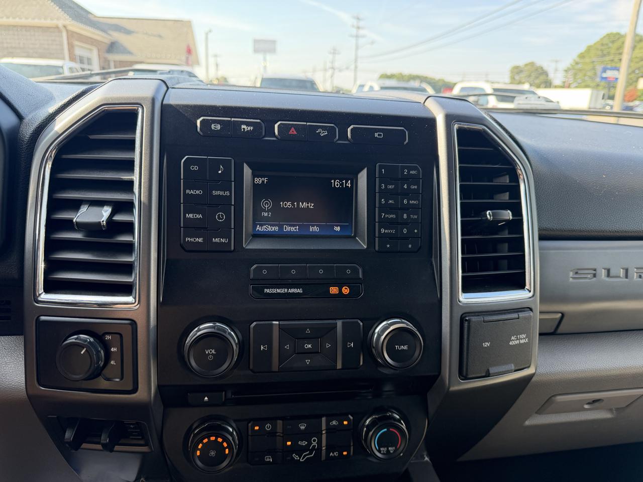 Ford Super Duty F-350 DRW XLT 4WD Crew Cab 8' Box 2018