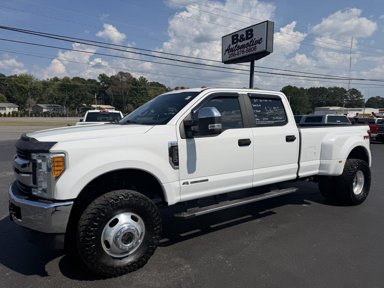 Ford Super Duty F-350 DRW XLT 4WD Crew Cab 8' Box 2017