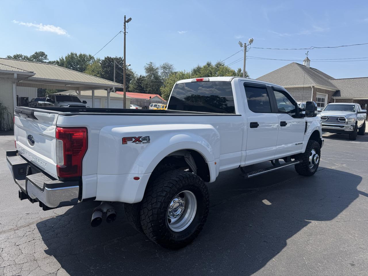Ford Super Duty F-350 DRW XLT 4WD Crew Cab 8' Box 2017