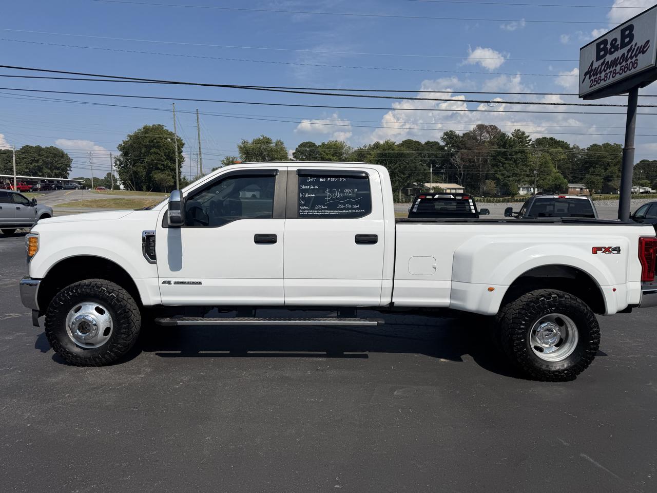 Ford Super Duty F-350 DRW XLT 4WD Crew Cab 8' Box 2017
