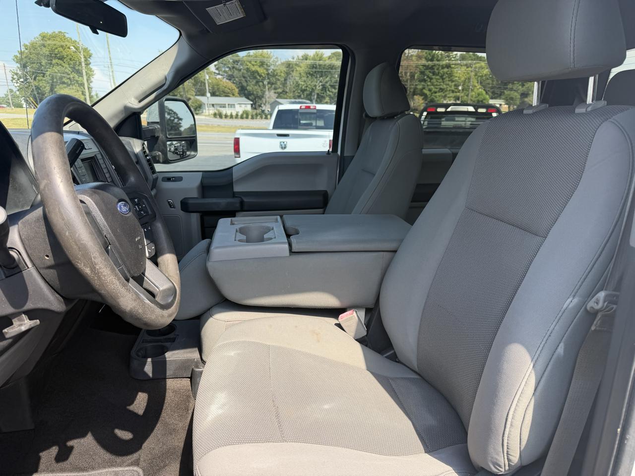 Ford Super Duty F-350 DRW XLT 4WD Crew Cab 8' Box 2017