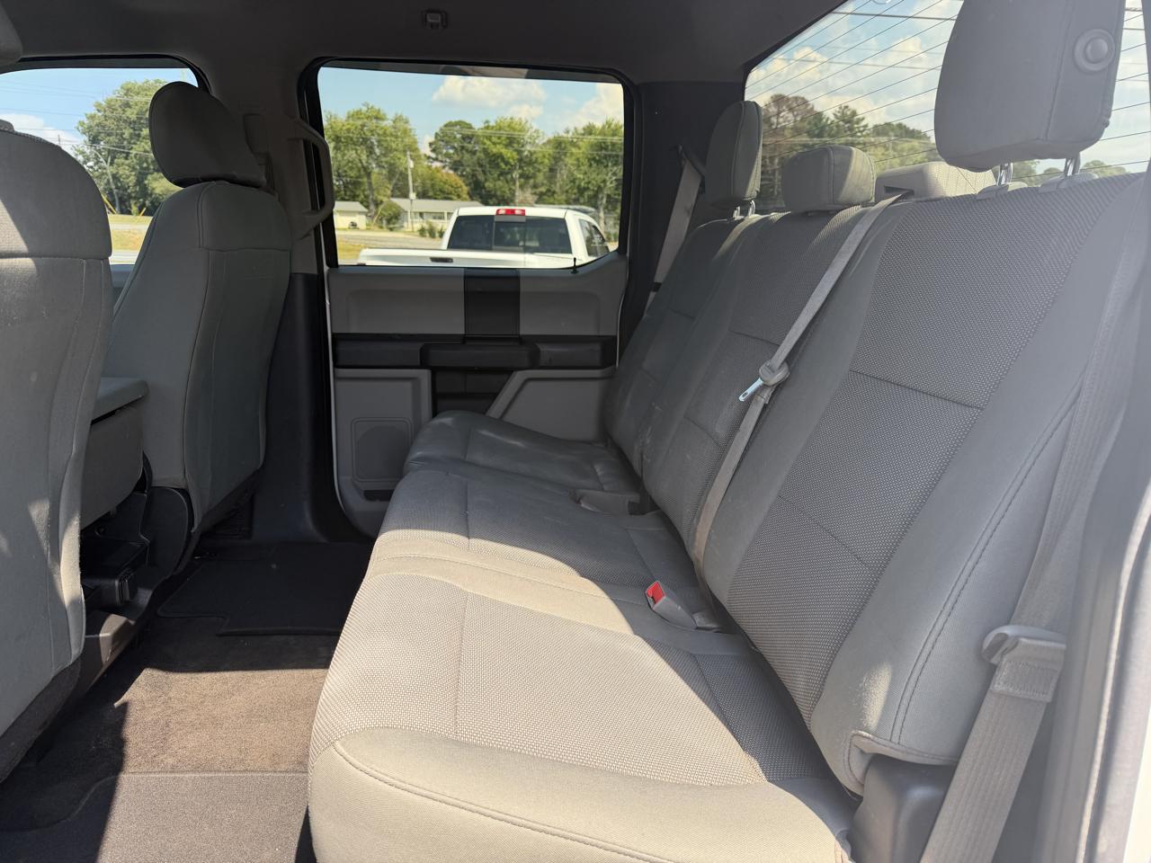 Ford Super Duty F-350 DRW XLT 4WD Crew Cab 8' Box 2017