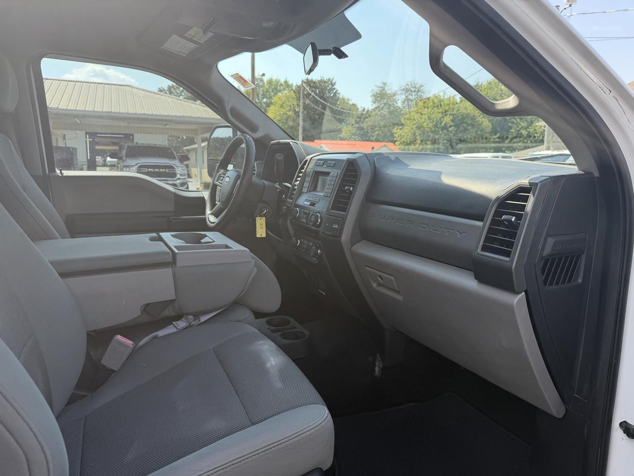 Ford Super Duty F-350 DRW XLT 4WD Crew Cab 8' Box 2017