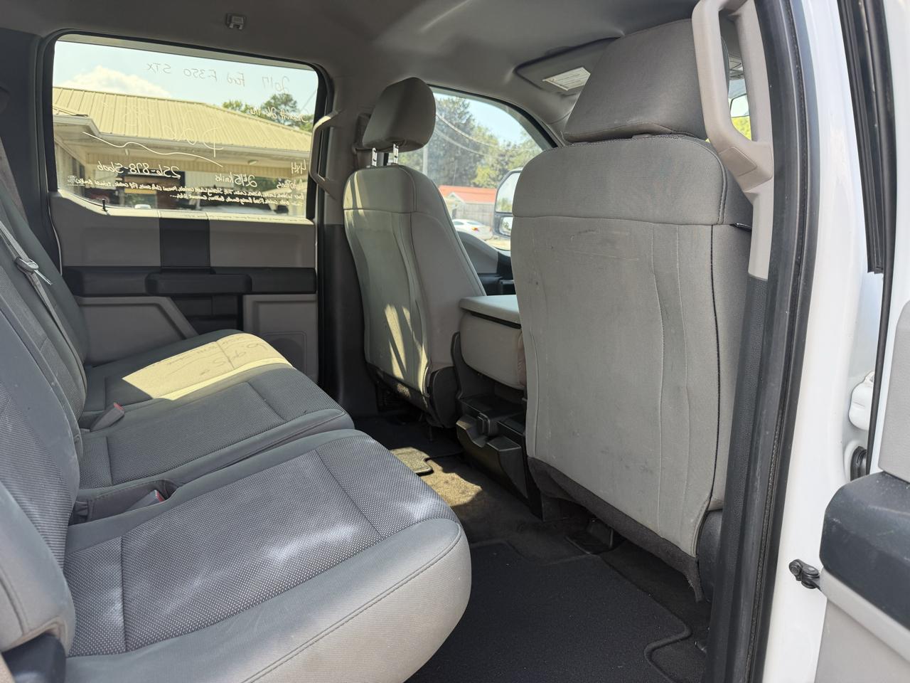 Ford Super Duty F-350 DRW XLT 4WD Crew Cab 8' Box 2017