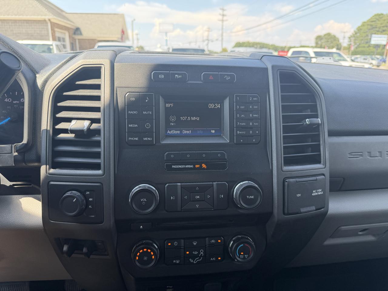 Ford Super Duty F-350 DRW XLT 4WD Crew Cab 8' Box 2017
