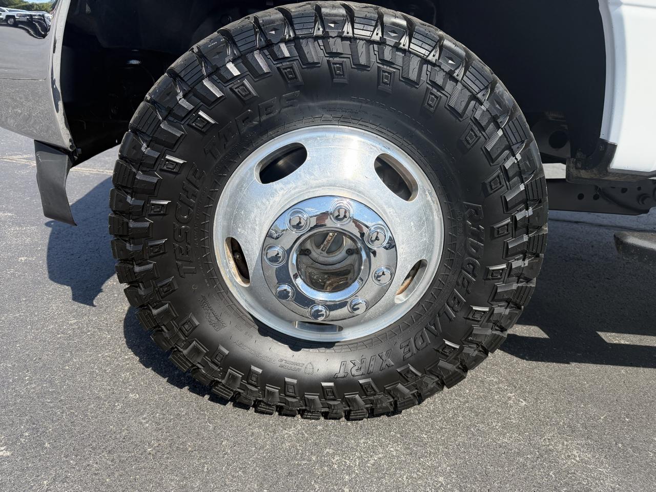 Ford Super Duty F-350 DRW XLT 4WD Crew Cab 8' Box 2017