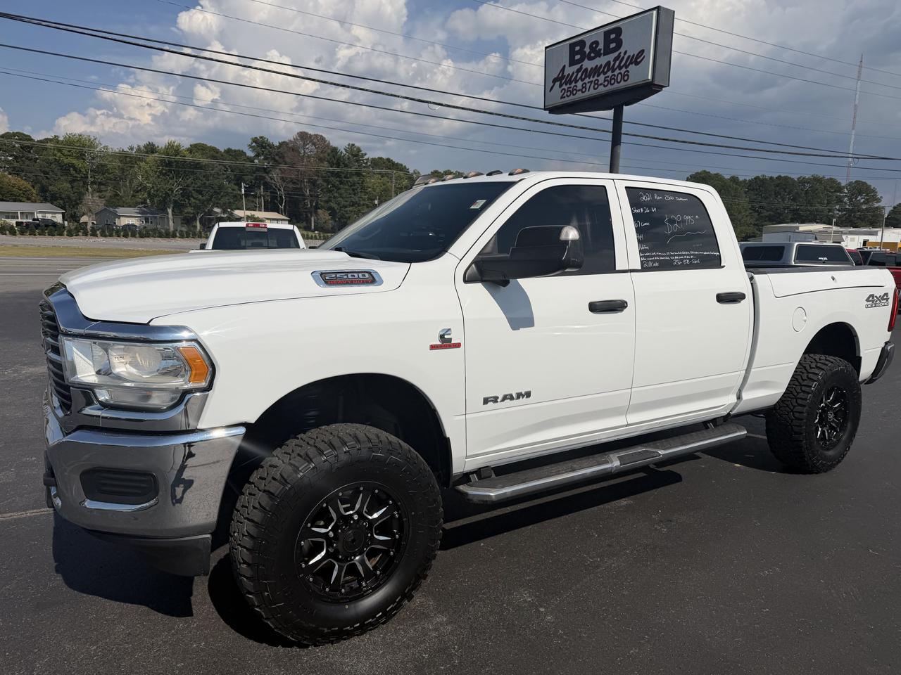 RAM 2500 Tradesman 4x4 Crew Cab 6'4" Box 2021