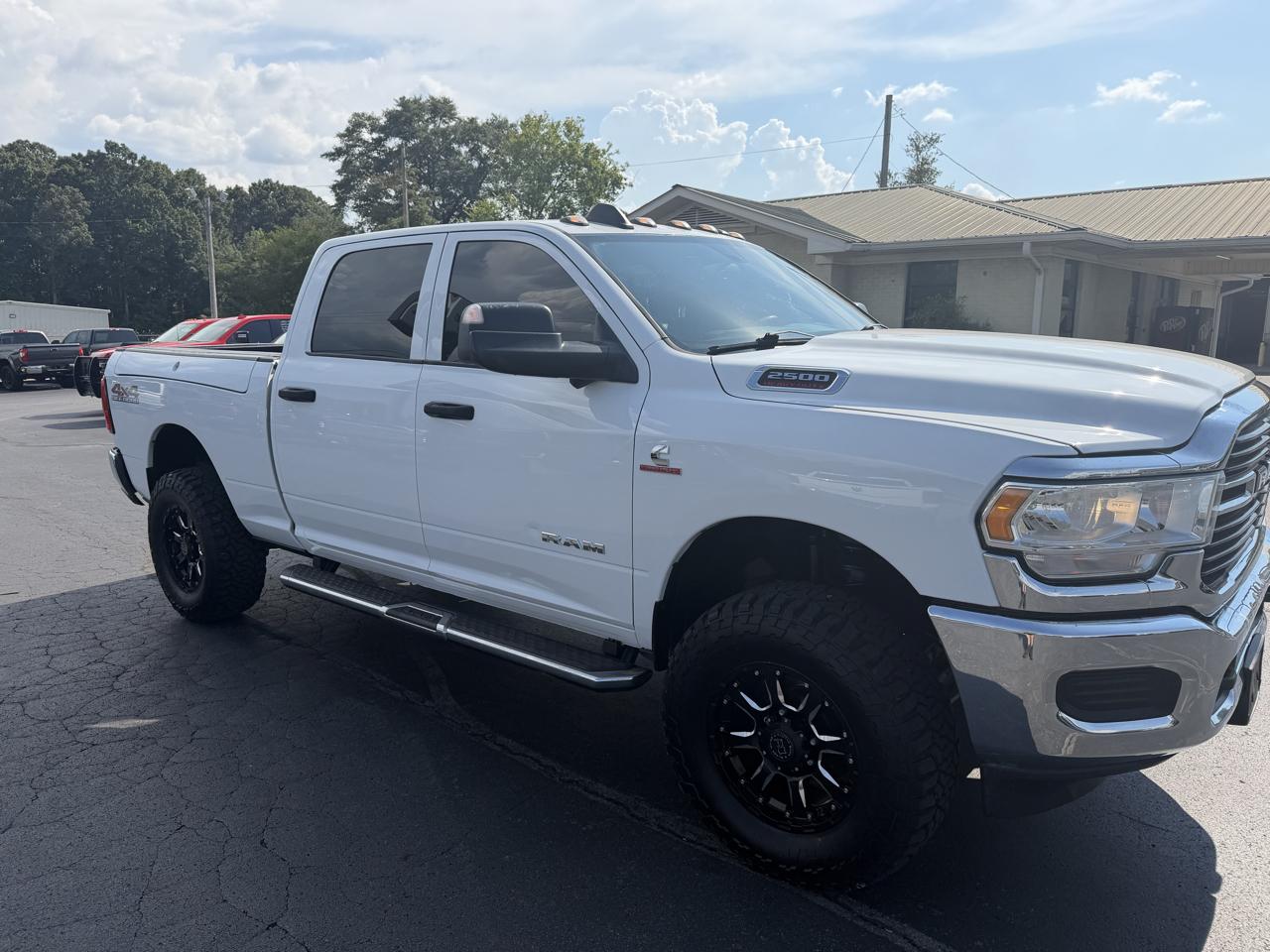 RAM 2500 Tradesman 4x4 Crew Cab 6'4" Box 2021