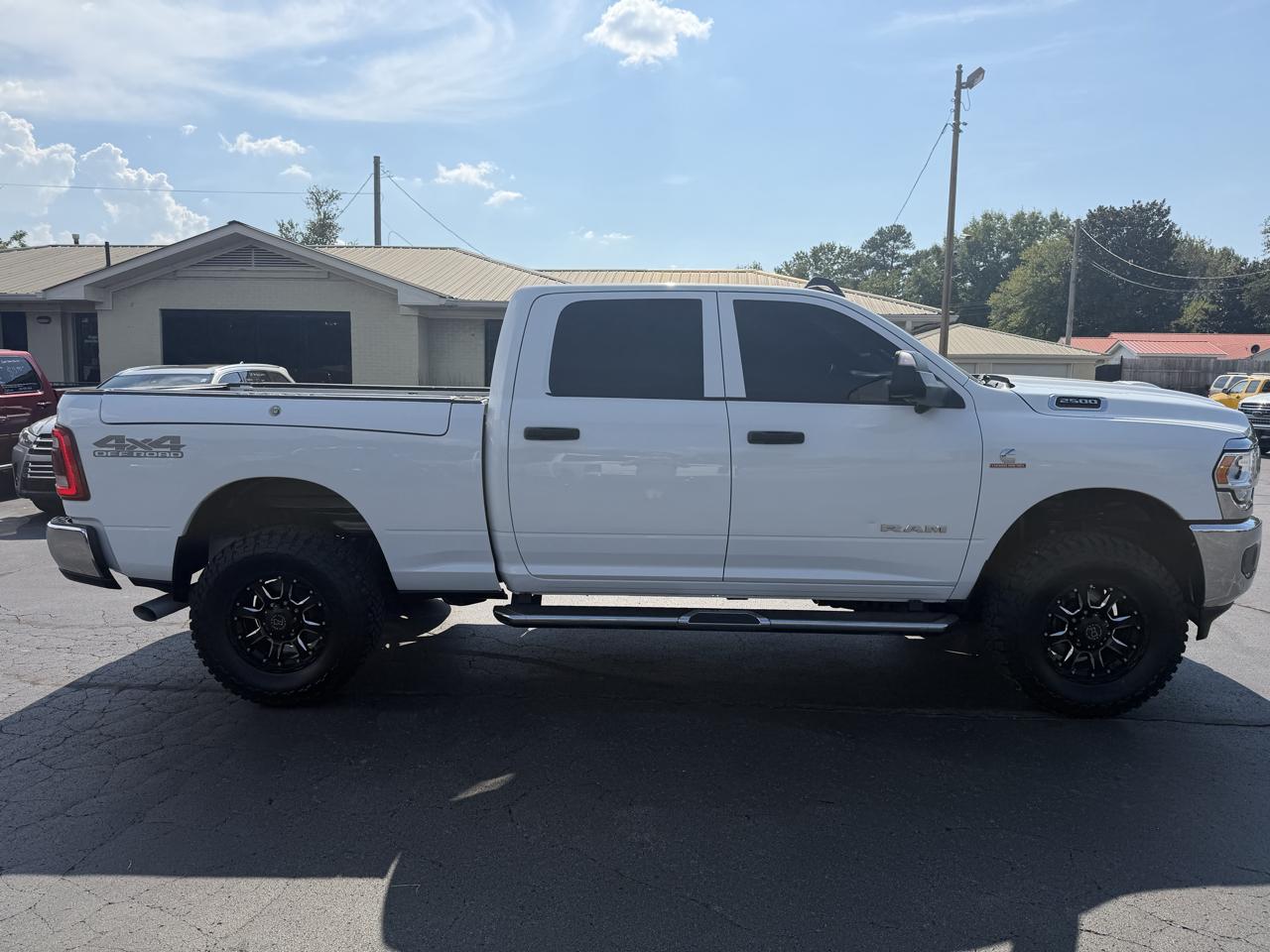 RAM 2500 Tradesman 4x4 Crew Cab 6'4" Box 2021