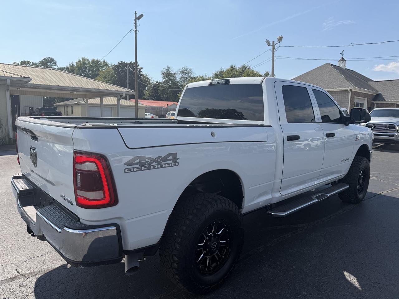RAM 2500 Tradesman 4x4 Crew Cab 6'4" Box 2021