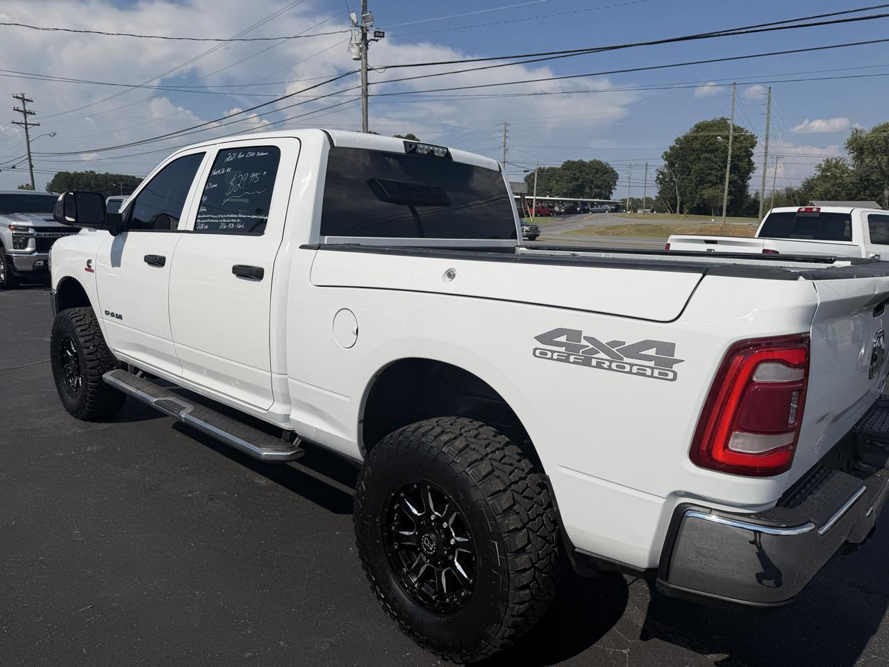 RAM 2500 Tradesman 4x4 Crew Cab 6'4" Box 2021