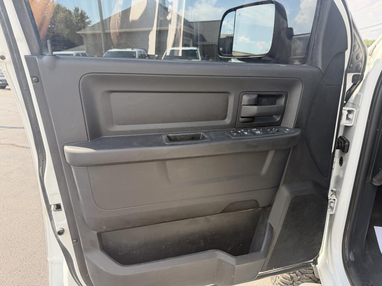 RAM 2500 Tradesman 4x4 Crew Cab 6'4" Box 2021