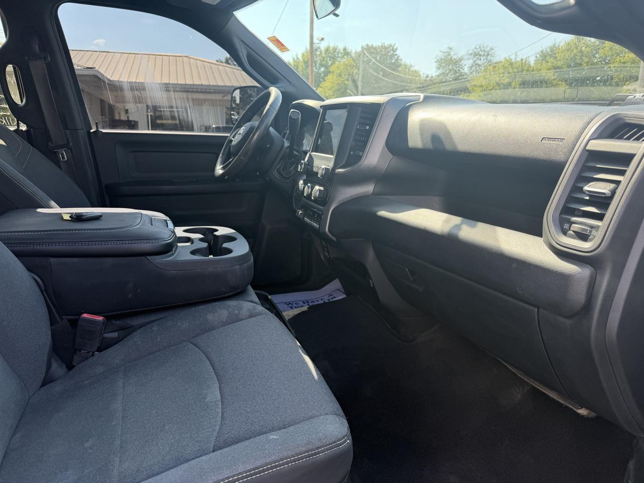 RAM 2500 Tradesman 4x4 Crew Cab 6'4" Box 2021