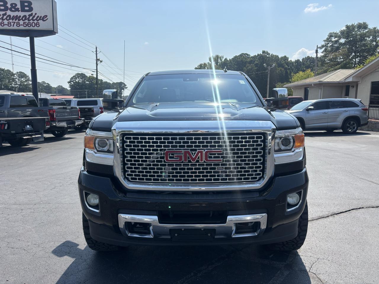 GMC Sierra 2500HD 4WD Crew Cab 153.7" Denali 2015