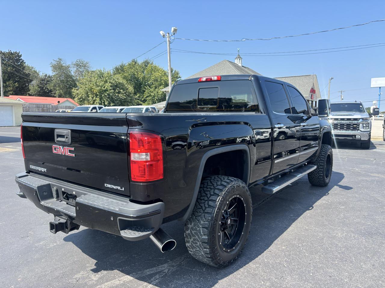 GMC Sierra 2500HD 4WD Crew Cab 153.7" Denali 2015