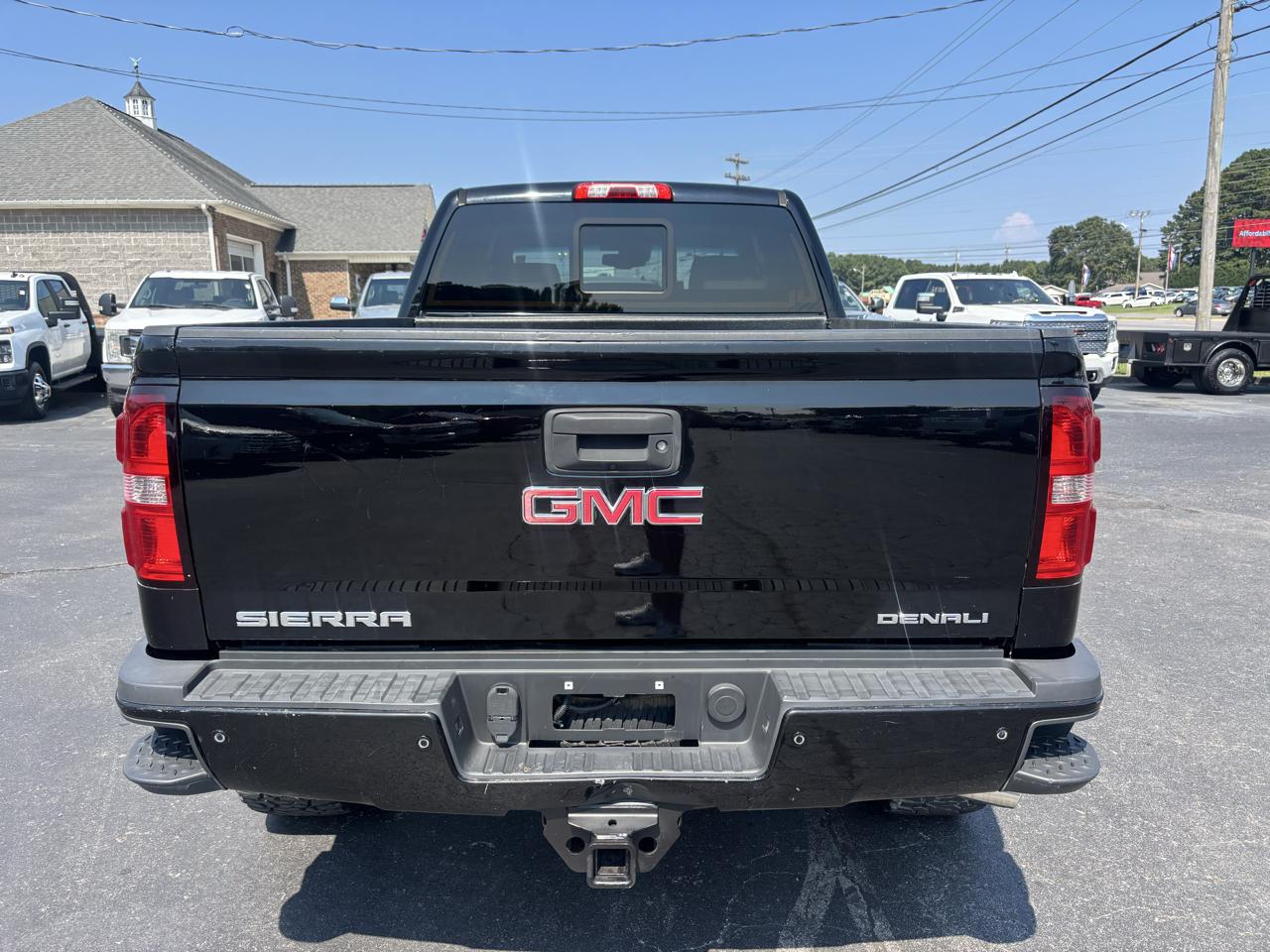 GMC Sierra 2500HD 4WD Crew Cab 153.7" Denali 2015