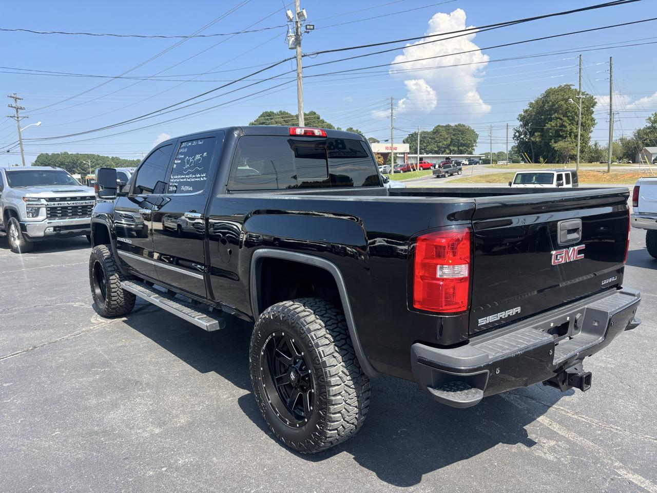 GMC Sierra 2500HD 4WD Crew Cab 153.7" Denali 2015
