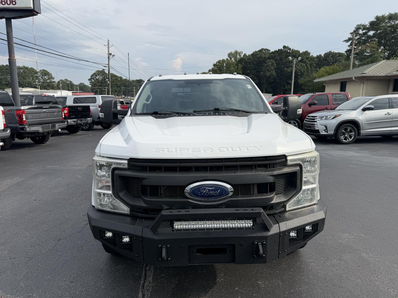 Ford Super Duty F-350 DRW XL 2WD Crew Cab 179" WB 60" CA 2022