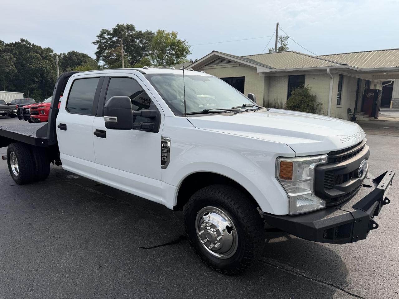 Ford Super Duty F-350 DRW XL 2WD Crew Cab 179" WB 60" CA 2022