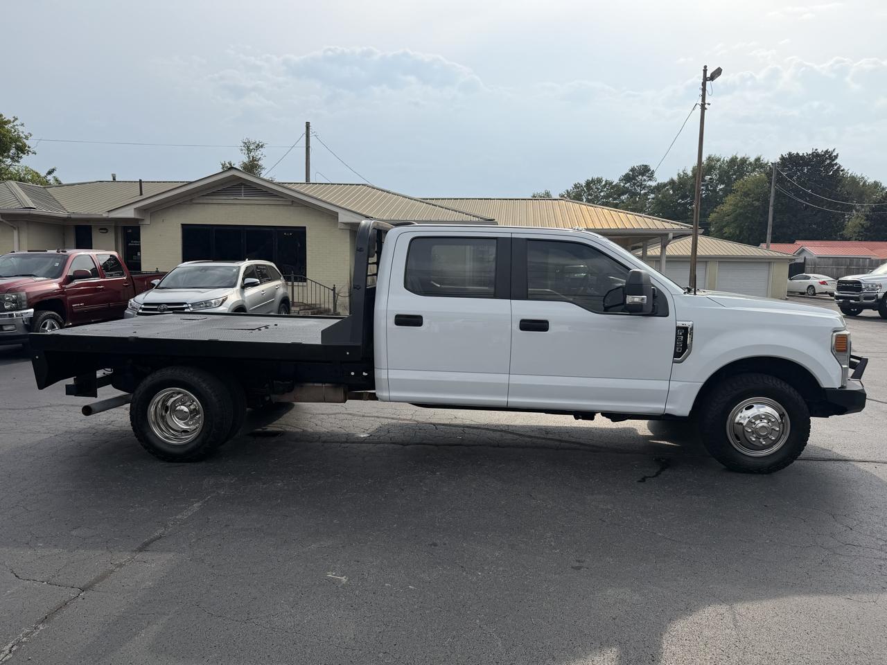 Ford Super Duty F-350 DRW XL 2WD Crew Cab 179" WB 60" CA 2022