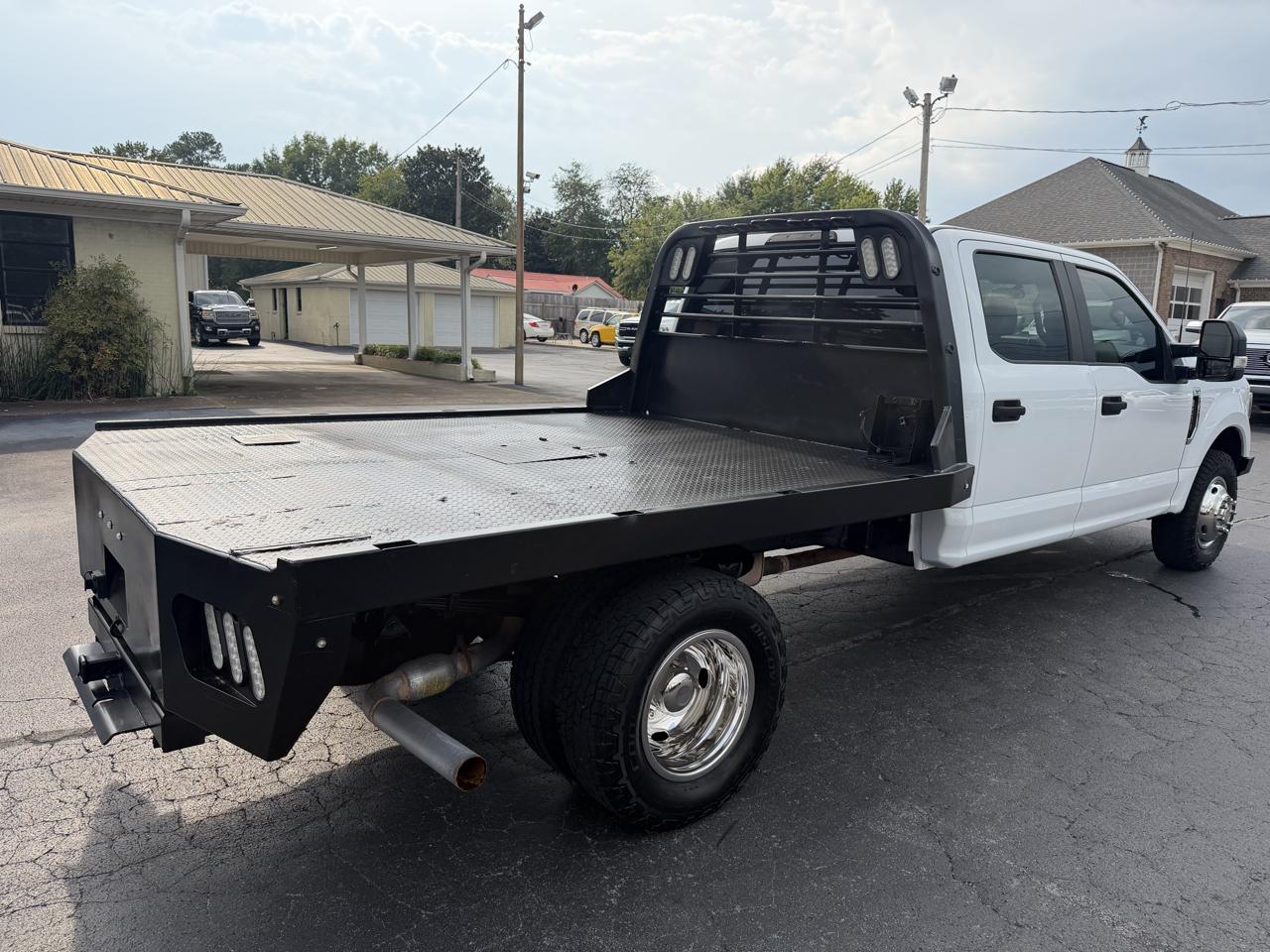 Ford Super Duty F-350 DRW XL 2WD Crew Cab 179" WB 60" CA 2022