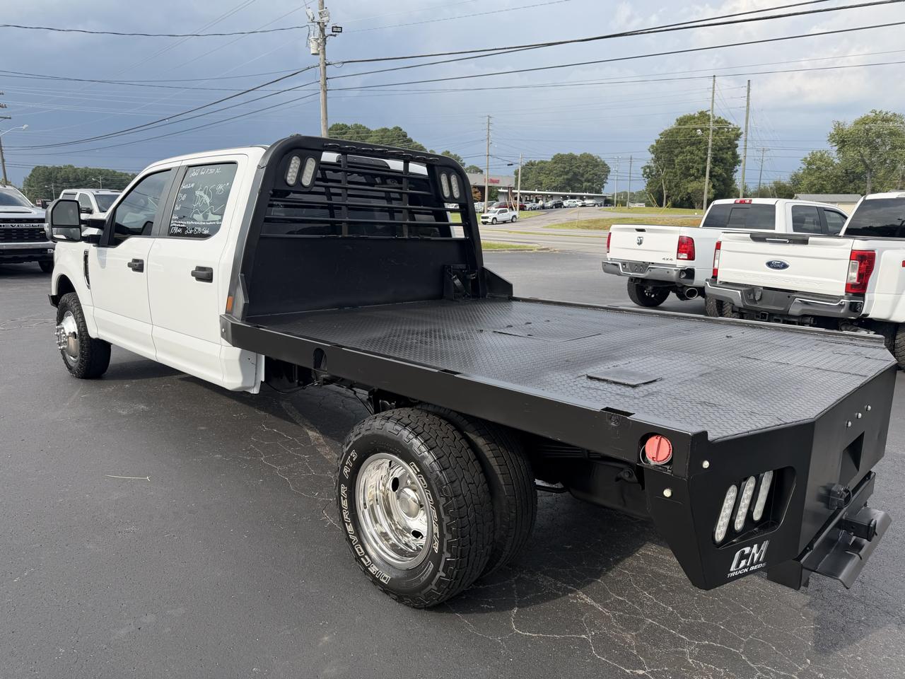 Ford Super Duty F-350 DRW XL 2WD Crew Cab 179" WB 60" CA 2022