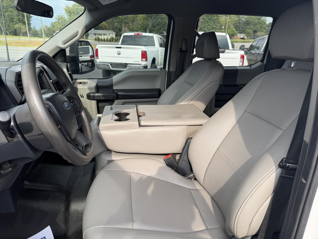 Ford Super Duty F-350 DRW XL 2WD Crew Cab 179" WB 60" CA 2022